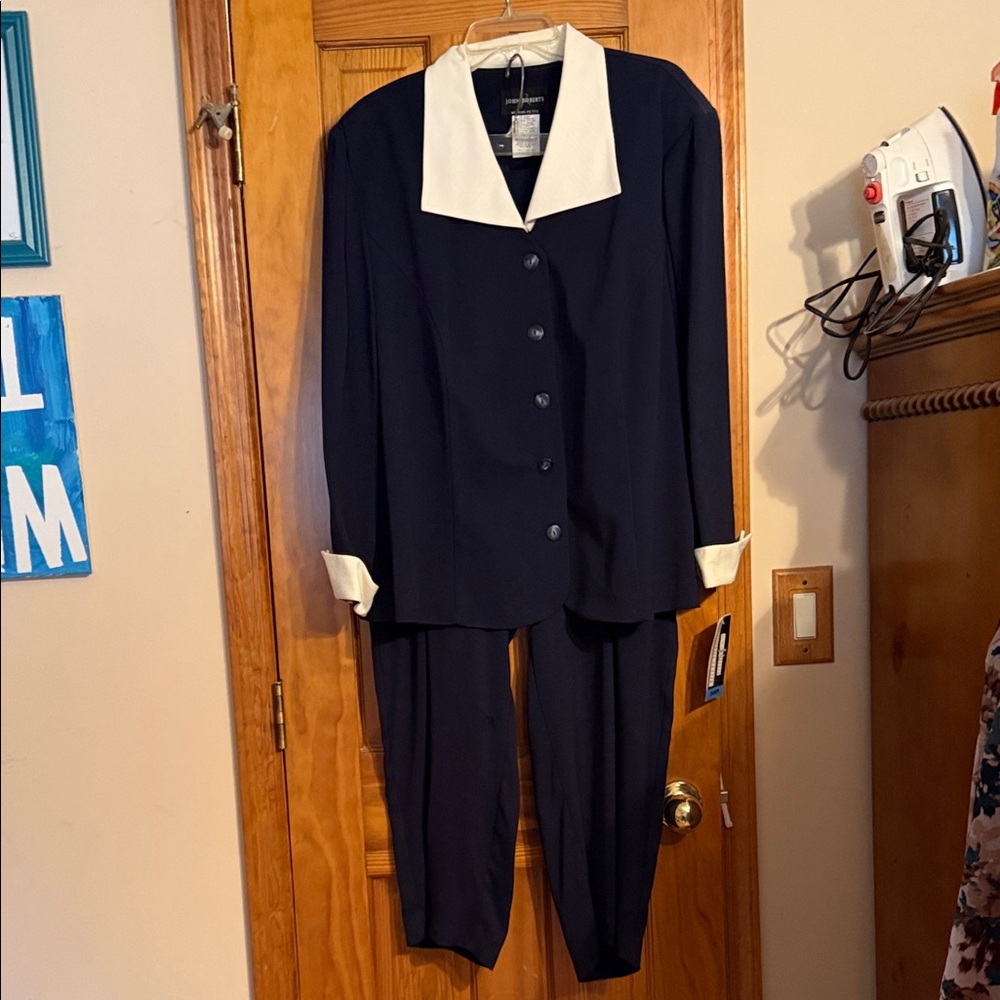 Women’s Wide Leg Two-Tone Pantsuit - Navy with Cream Collar